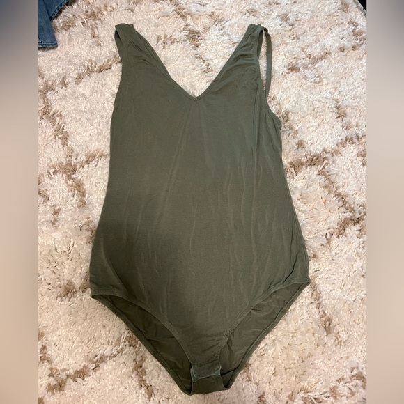 Olive Green V-Neck Bodysuit by BKE Red size large - Picture 1 of 5